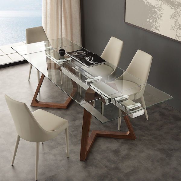 Tavolo allungabile design moderno con gambe in legno e piano in vetro Spoleto